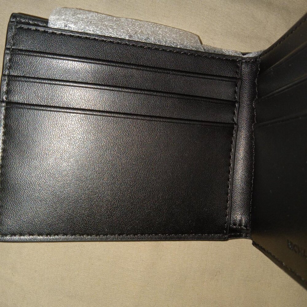 Michael Kors Men's Wallet - Picture 4 of 7